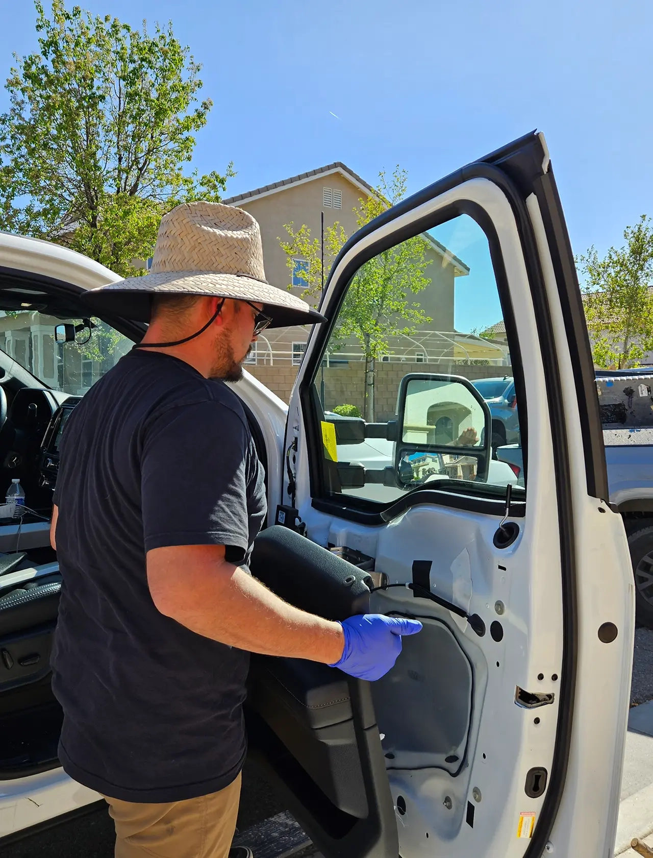 Daniel Truck Window home page (1) a man is smiling and beautiful car at washing service